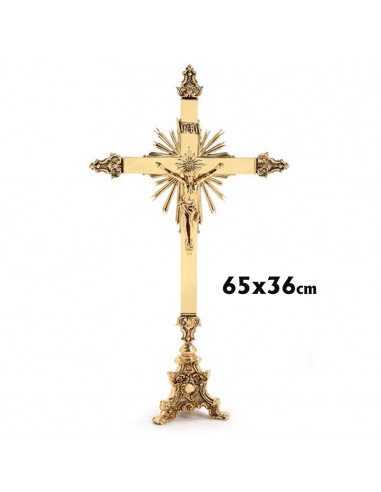 Crucifijo Altar Bronce 49cm Triangular Pie Labrado Con Medallon Liso Al Centro