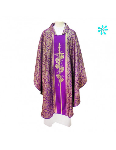 Casulla Estampada Tipo Damasco Morada...