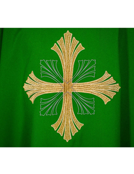 Casulla Bordada Cruz Grande Con Rayado En Puntas Verde