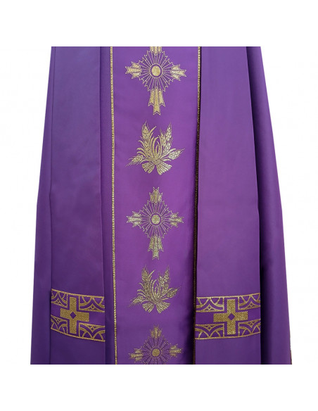 Casulla Estampada Con Galon Cruz Y Espigas Doradas N356 Morada