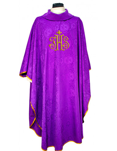 Casulla adamascada bordada JHS morada