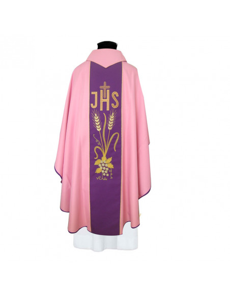 Casulla Bordada Jhs Con Cruz Sobre Pequeña Dos Espigas Con Uvas Rosa