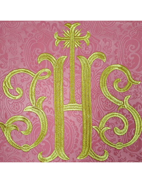 Casulla adamascada bordada JHS rosa