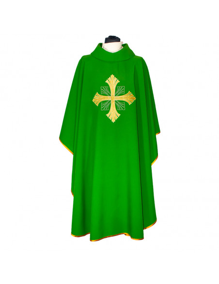 Casulla Bordada Cruz Grande Con Rayado En Puntas Verde