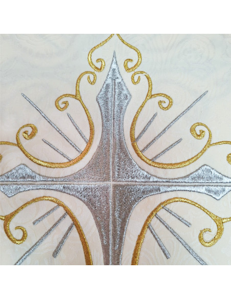 Casulla adamascada bordada cruz grande con dorada alrededor