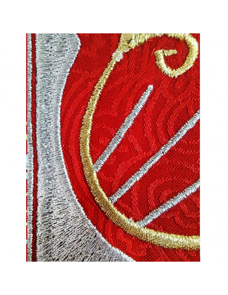 Casulla adamascada bordada cruz grande roja con dorada alrededor