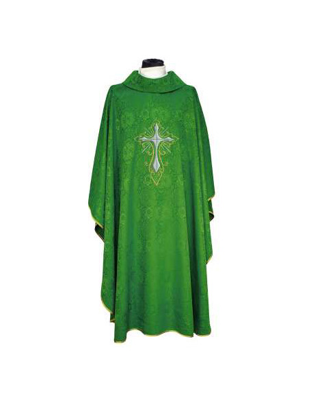 Casulla adamascada bordada cruz grande verde con dorada alrededor