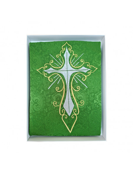 Casulla adamascada bordada cruz grande verde con dorada alrededor