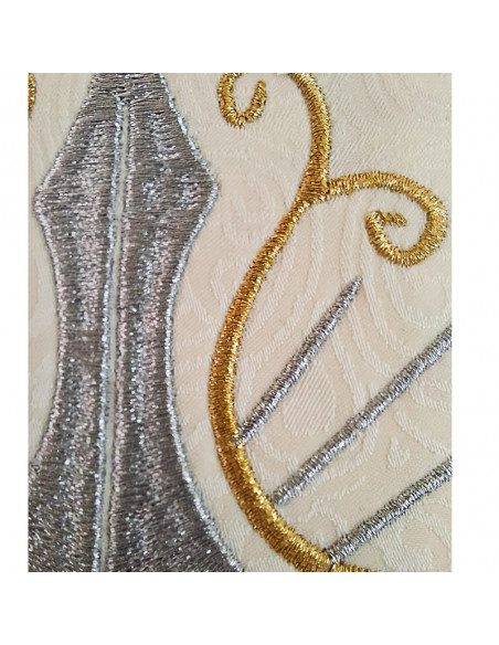 Casulla Adamascada Bordada Signo Mariano Dorado Barroco