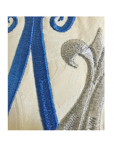 Casulla adamascada bordada Mariana...