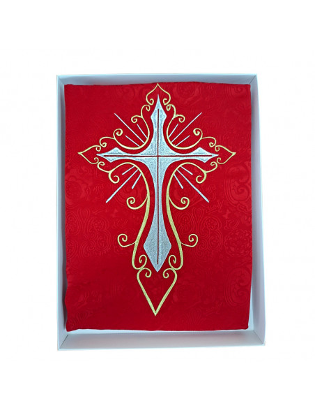 Casulla adamascada bordada cruz grande roja con dorada alrededor