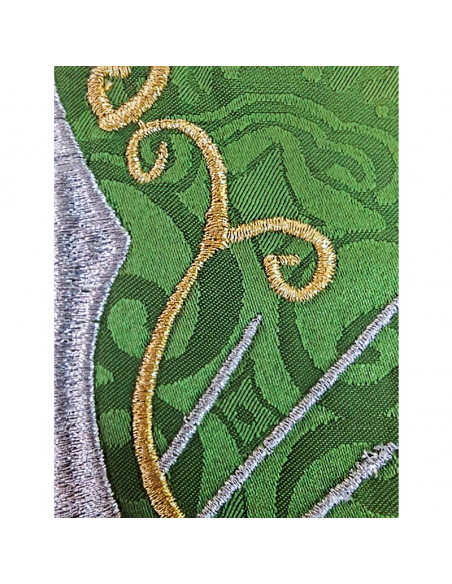 Casulla adamascada bordada cruz grande verde con dorada alrededor