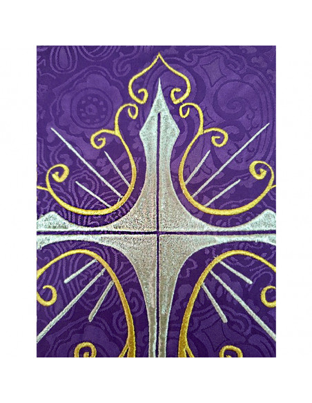 Casulla Adamascada Bordada Cruz Grande Morada Con Dorada Alrededor