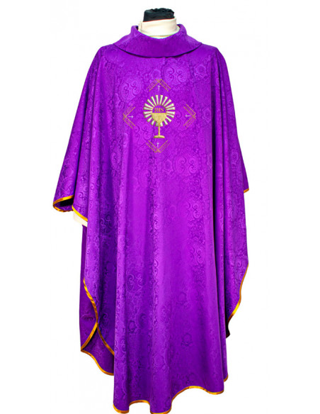 Casulla Adamascada Bordada Caliz Con Forma Jhs Y Rayos Morada