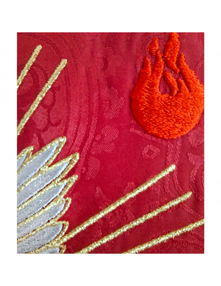 Casulla Adamascada Bordada Espiritu Santo Con Llamas Y Rayos Roja