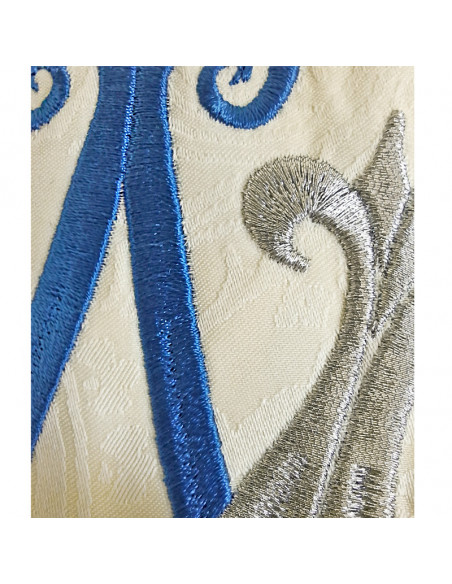 Casulla Adamascada Bordada Mariana Azul Y Plateado Corona Y Cenefa Arriba Y Abajo