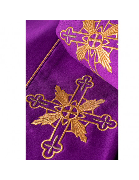 Estola Reversible Morada -Roja Estampada Cruz Griega